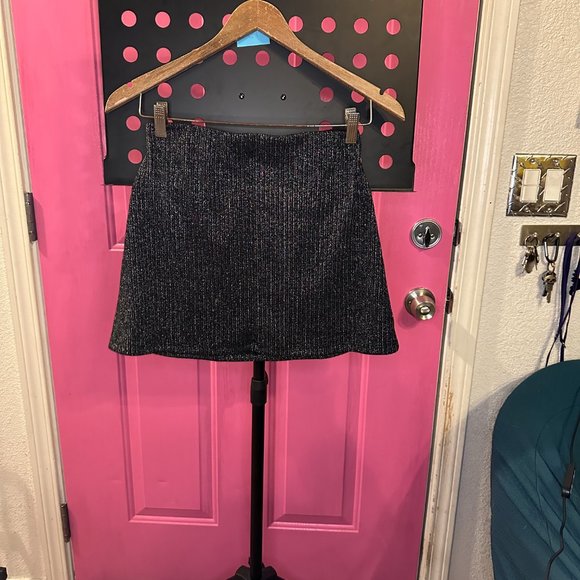 Urban Outfitters- Mini skirt. Silver vertical stripes, spandex/ polyester blend - Picture 2 of 3